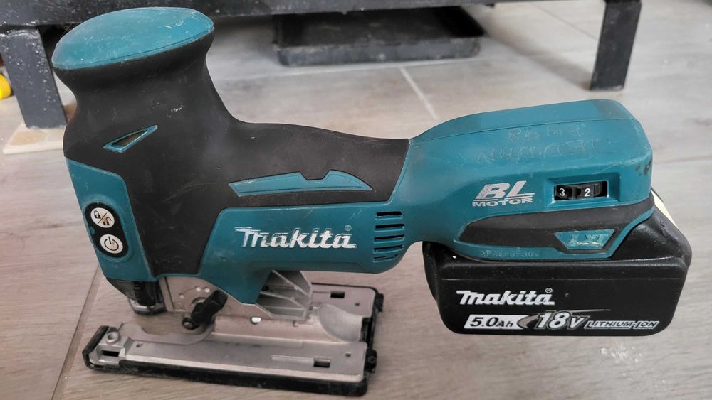 Makita DJV181Z fierastrau vertical cu acumulator 18V 135 mm Fara perii