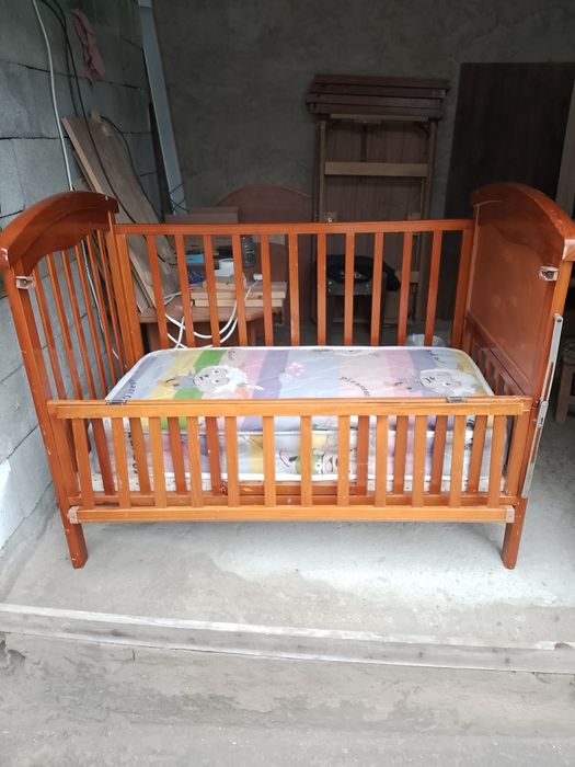 Продам манеж деревянный