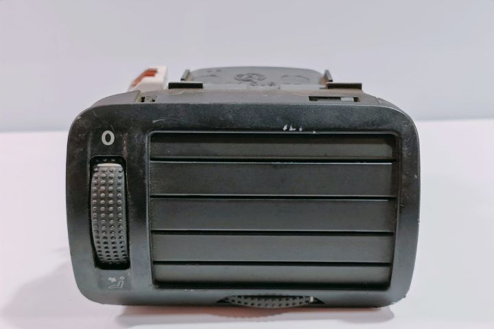 Grila Ventilatie  3B0819704D Volkswagen VW Passat B5