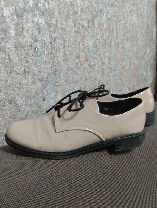 Лаковые осенние туфли