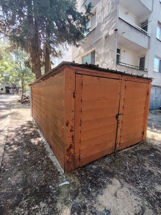 Давам под наем гараж