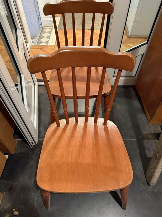 Scaun din lemn (mobilier).