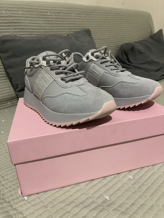 Кроссовки женские 37 размер