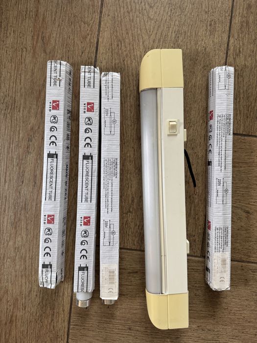 Луминисцентна  лампа  с 5 резервни пури