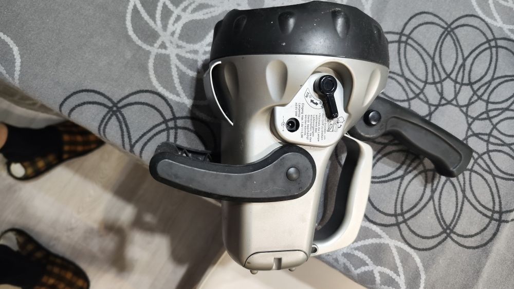 Продавам акумулаторен фенер