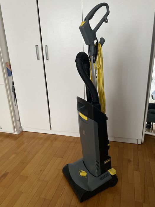 Aspirator vertical Kaercher CV30/1