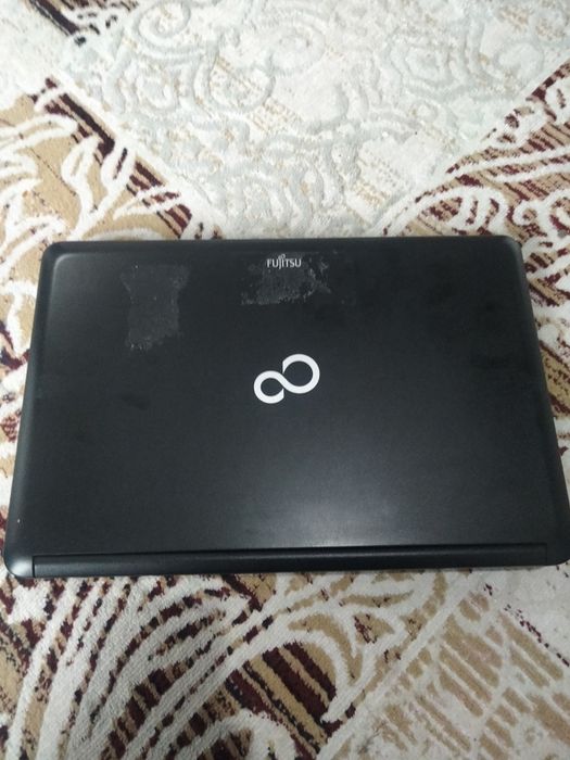 Продам ноутбук Fujitsu i3