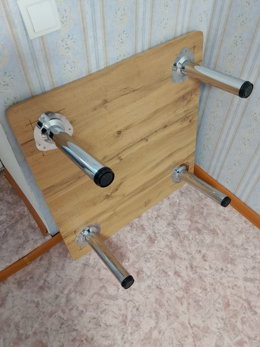 Низкий столик очень удобный