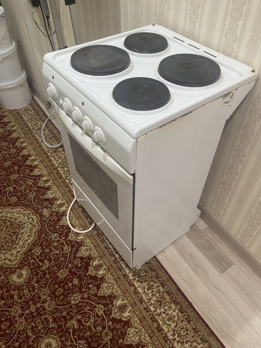 Продам электроплиту 4 - камфорную