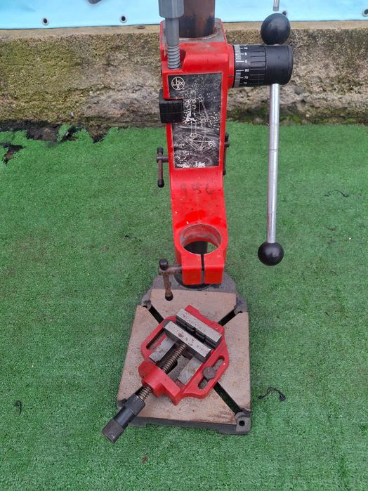 Стойка за бормашина с менгеме