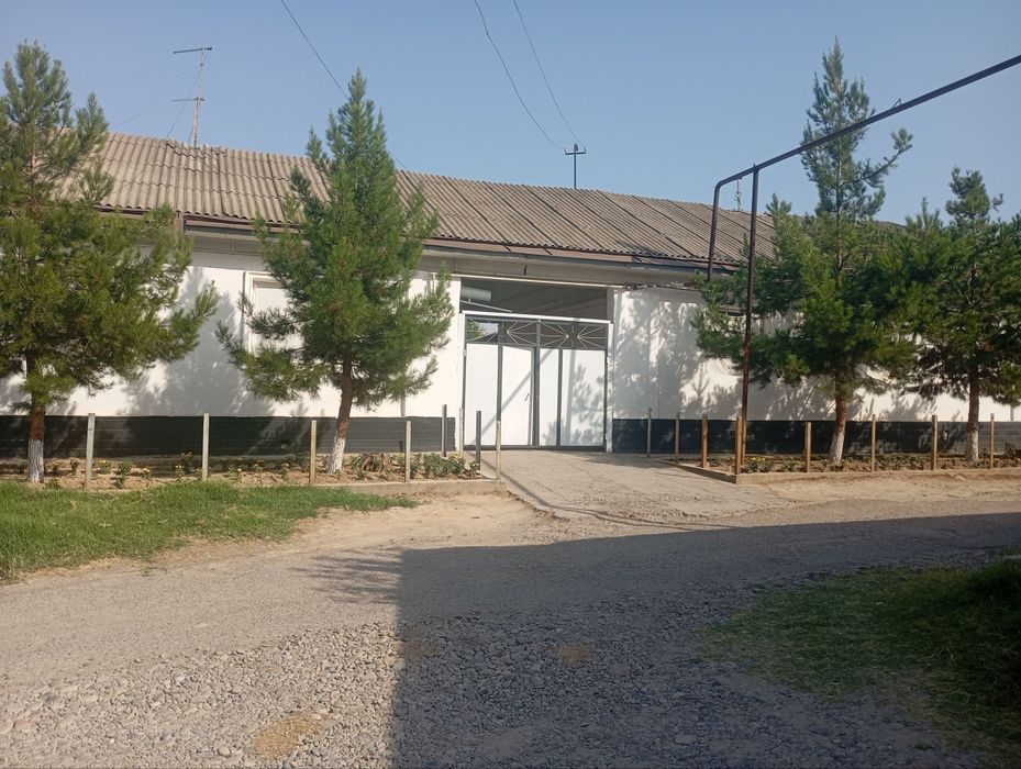 Uy sotiladi 9 xona 18-sotix