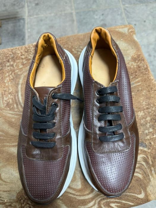 Продам кроссовки