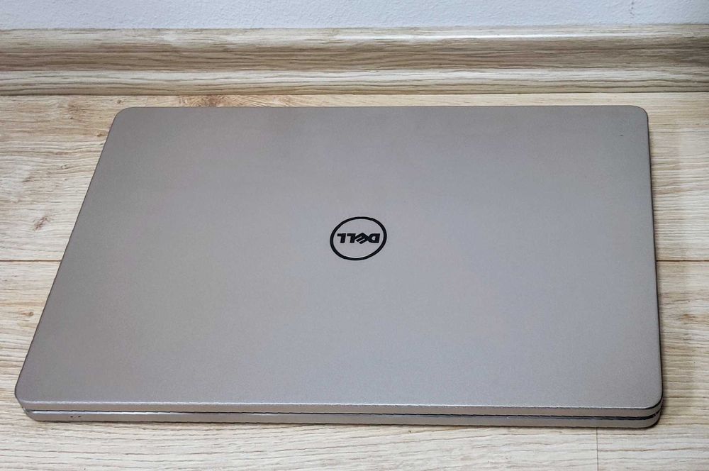 Лаптоп DELL Inspiron 17 7000 Series. i5-5200U. Touch Display. Като нов