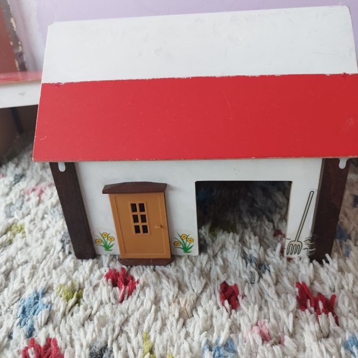 Дървени къщички и животни