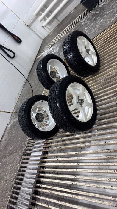 Продам комплект диском с шинами R15