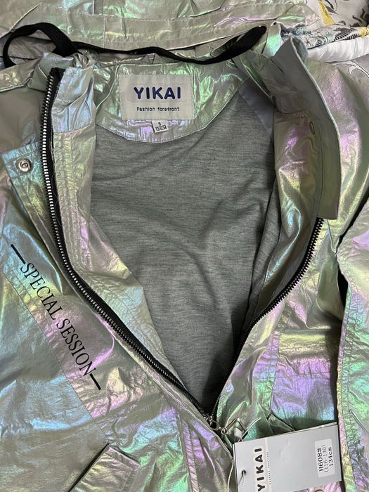 Продам детскую ветровку!