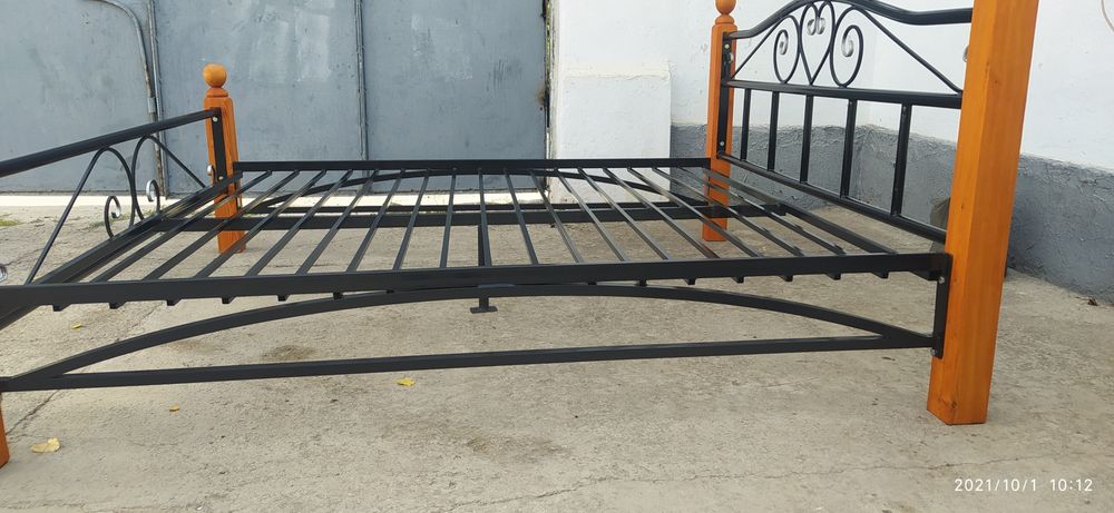 Кровать кованная