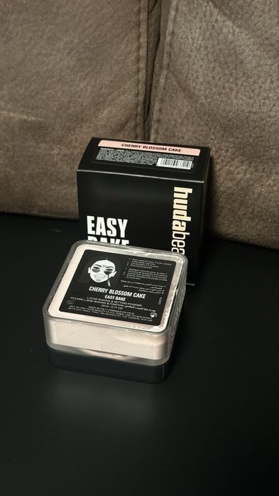 Huda Beauty Easy Bake Cherry Blossom Cake 20g nouă, nefolosită