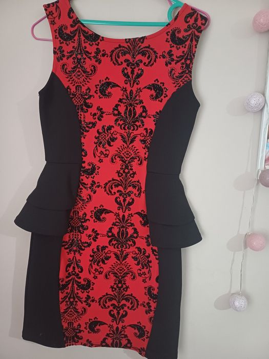 Рокля 12 год червена с пелпум