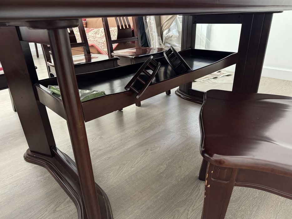 Обеденный стол. Натуральное дерево