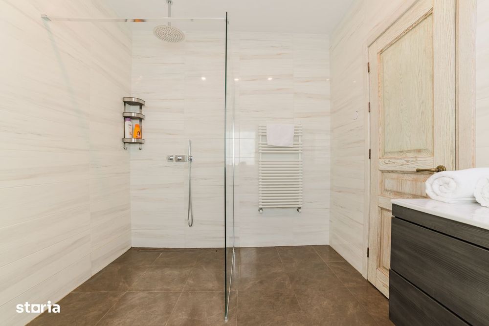 Vila de Lux in stil mediteranean (Tur virtual)