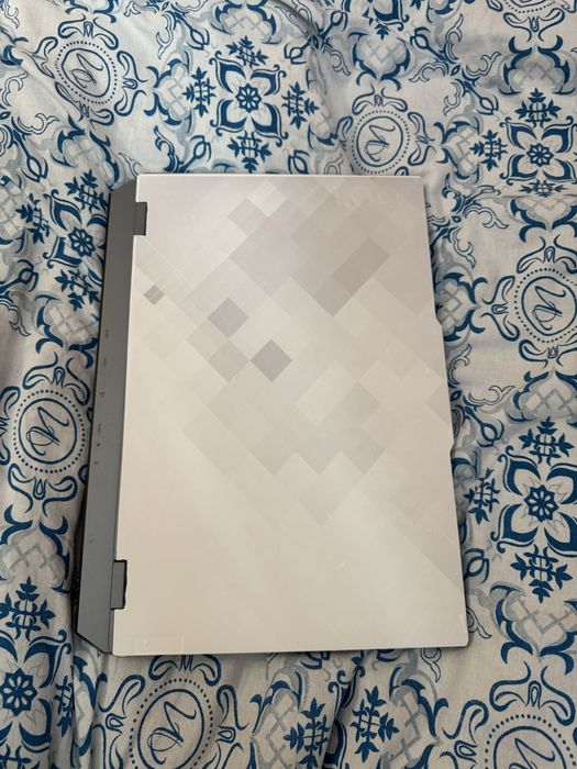 Lenovo log 15IAX9