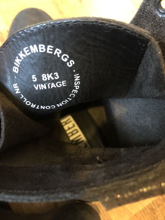 Vând bocanci Bikkembergs