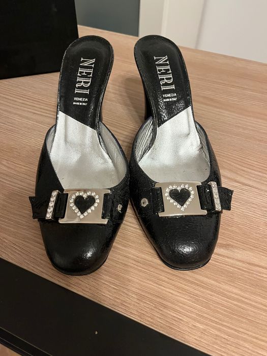 Продам босоножки