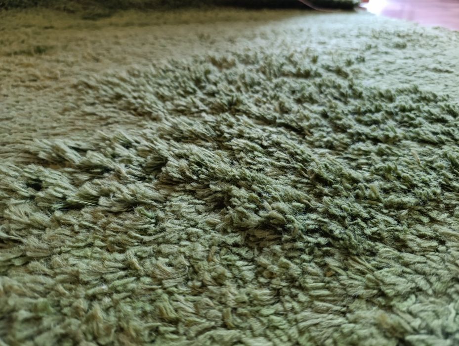 Килим зелен използван