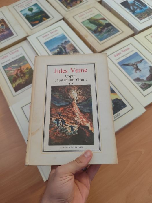 Vând colecție cărți Jules Verne la pachet
