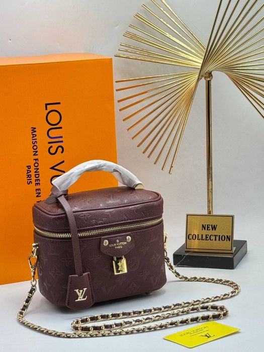 Geanta Louis Vuitton Noua !!! Dimensiuni 22/13 !!!