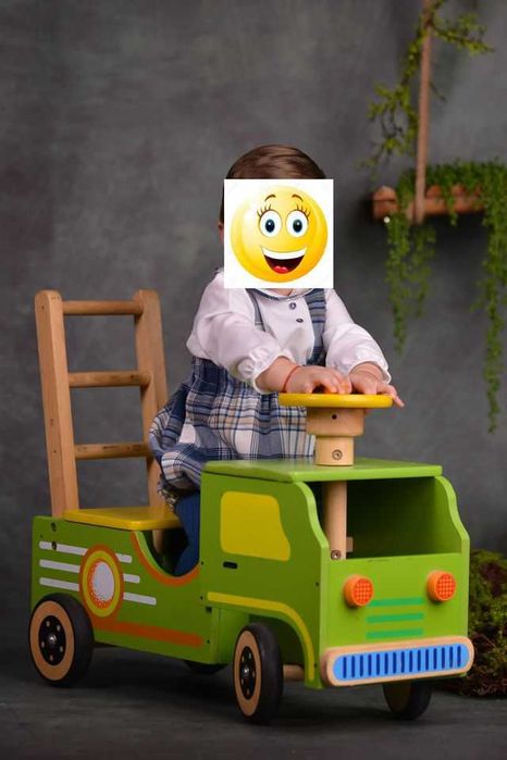 Recuzita foto - masinuta din lemn