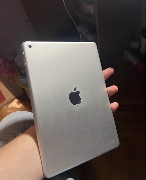 iPad gen 5, 32 gb, white