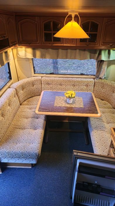 Vând rulotă Hobby 535 Prestige – pregătită pentru off-camping, stare f