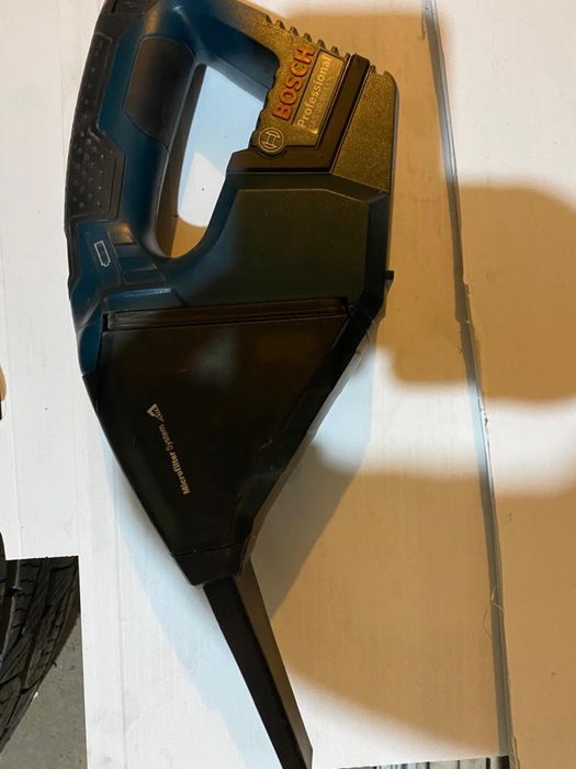 Аккумуляторный строительный пылесос Bosch GAS 10.8 V-LI