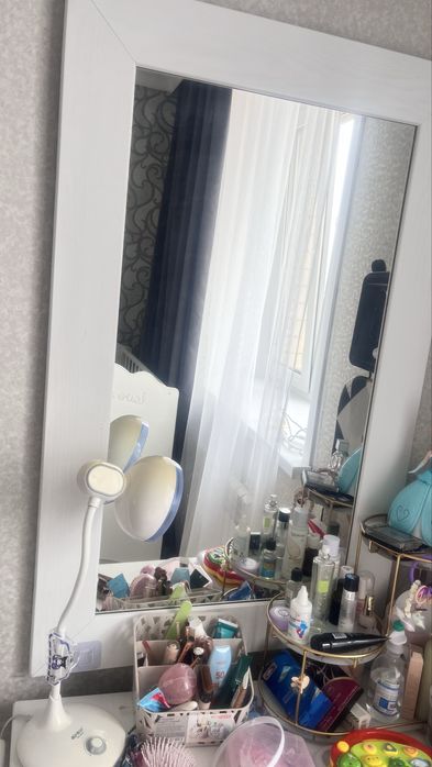 Продам комод с зеркалом