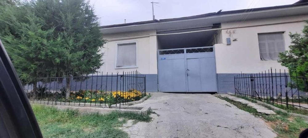 Uy sotiladi nazarbek turkiston saxovat 8 sotix