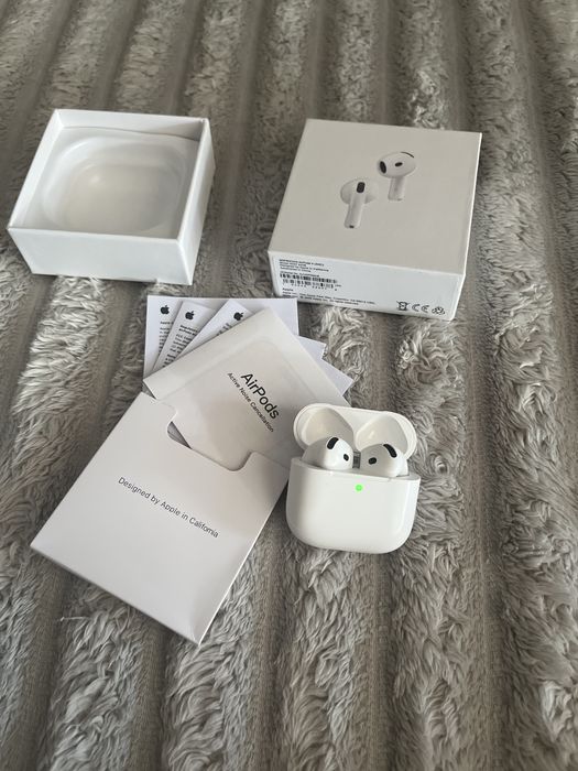 Apple AirPods 4 ANC