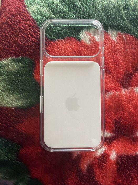 Продам чехол айфон 17 про оригинал