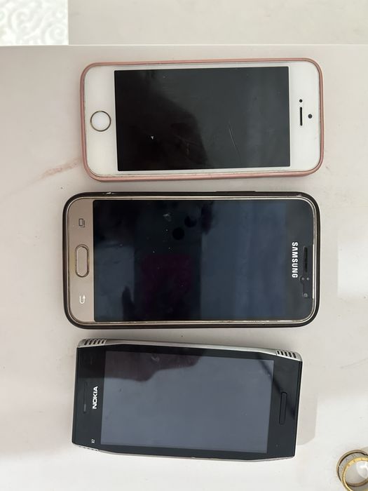 3 телефона на запчасти, одним лотом
