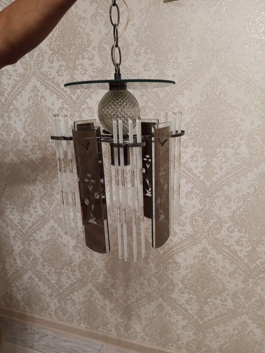 Продам люстру в хорошем состоянии