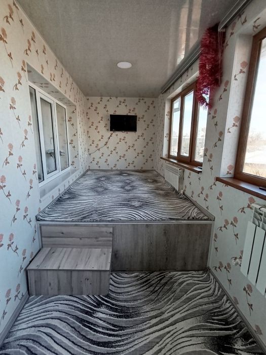 Сотаман Кирпичный 3 хона 4 этаж 15 мактаб ёнида маклерсиз