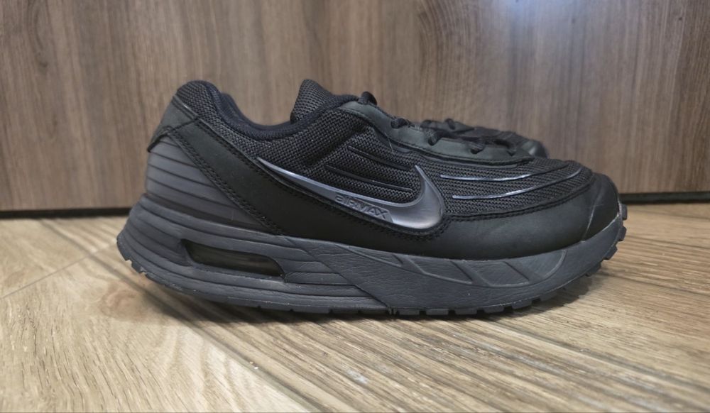 Nike Air Max Verse Sneaker 42