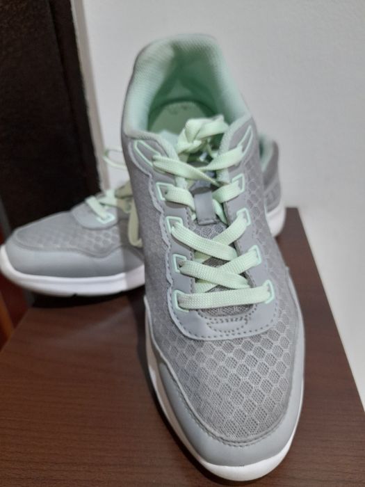 Slanzenger, adidași fete, mărimea 38,5/39, în stare foarte bună.