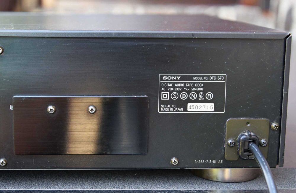 DAT Sony DTC-670, deck player
