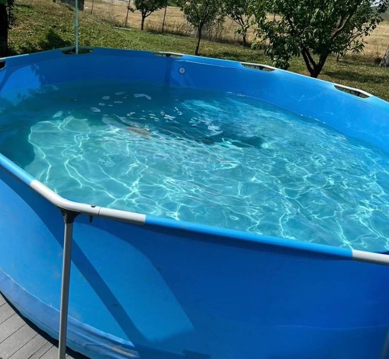 Piscina cu cadru metalic