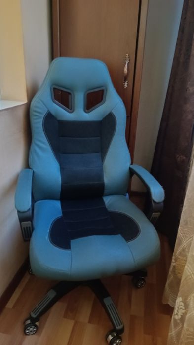 Игровое кресло в хорошем состоянии