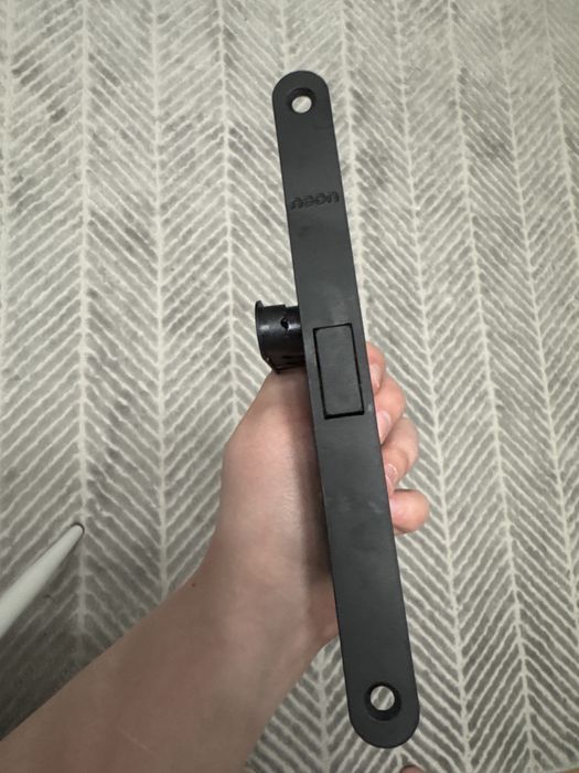 Врезной замок на дверь