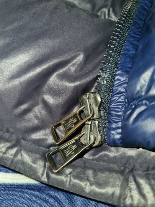 Geaca moncler albastră