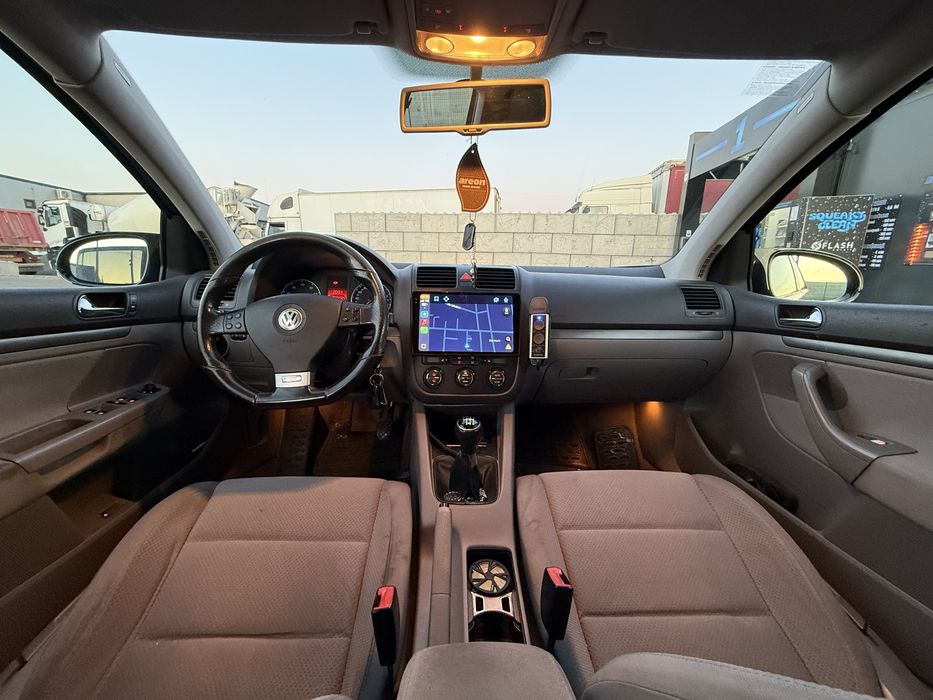 Se vinde  golf 5 1.6 fsi de 111hp